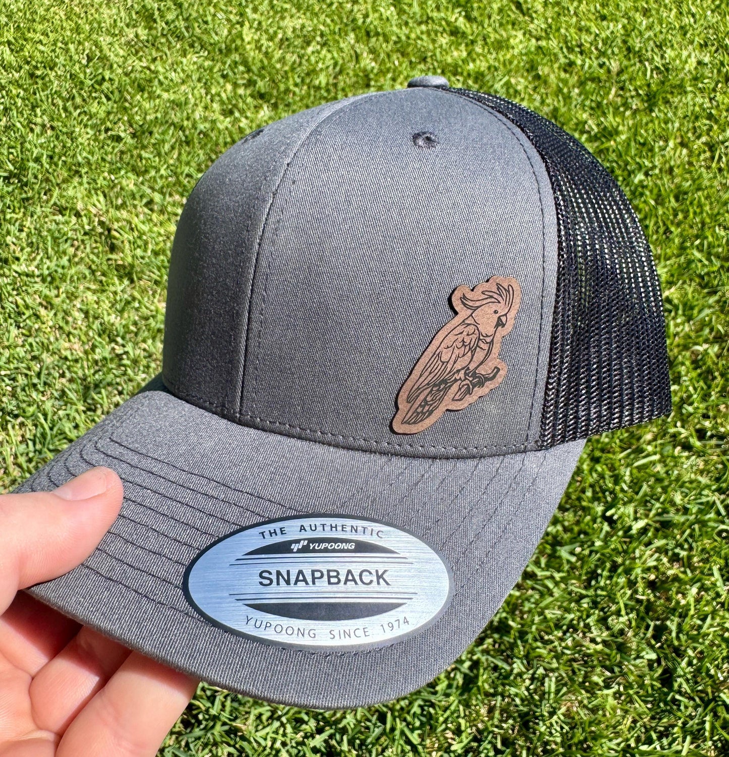 Cockatoo Hat – Trucker or Snapback Cap with Parrot Design – Tropical Bird Hat for Exotic Pet Owners, Birdwatchers & Animal Lovers