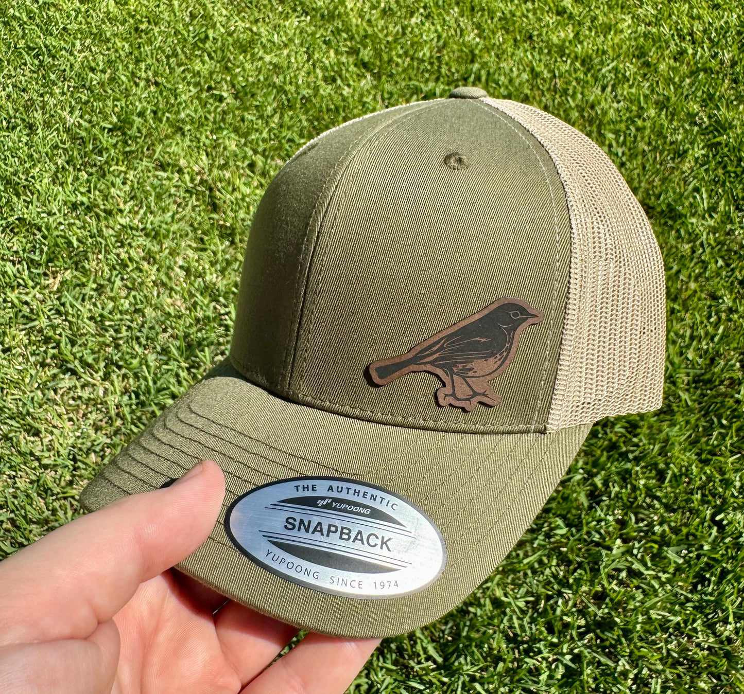 Robin Bird Hat – Snapback Trucker Hat with Patch – Songbird Cap – Nature Lover Gift – Birdwatching Hat – Gift for Him or Her