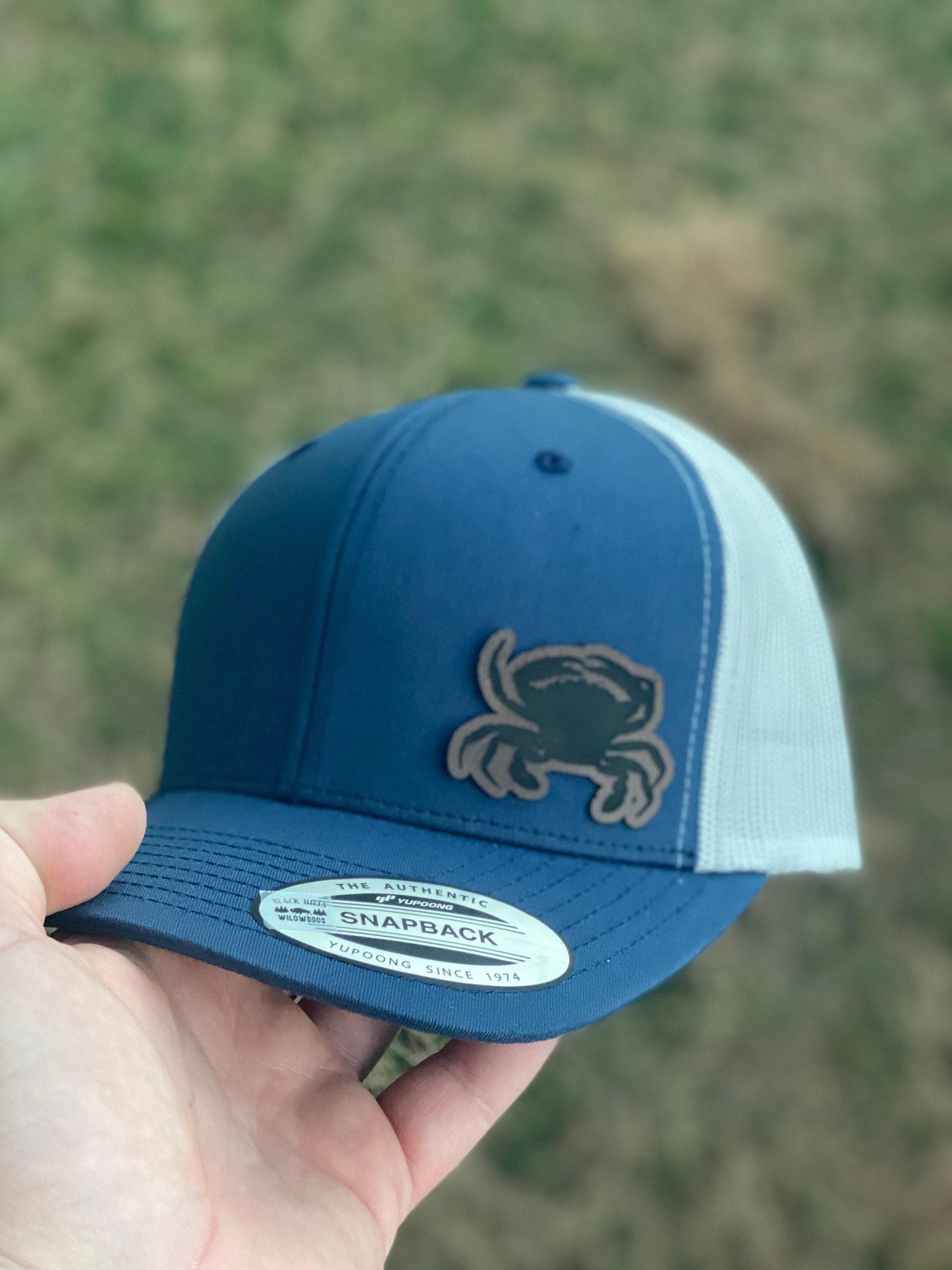 Crab Trucker Hat – Snapback Cap for Beach & Sea Lovers, Coastal Style Gift, Ocean Life Hat with Rustic Crab Design