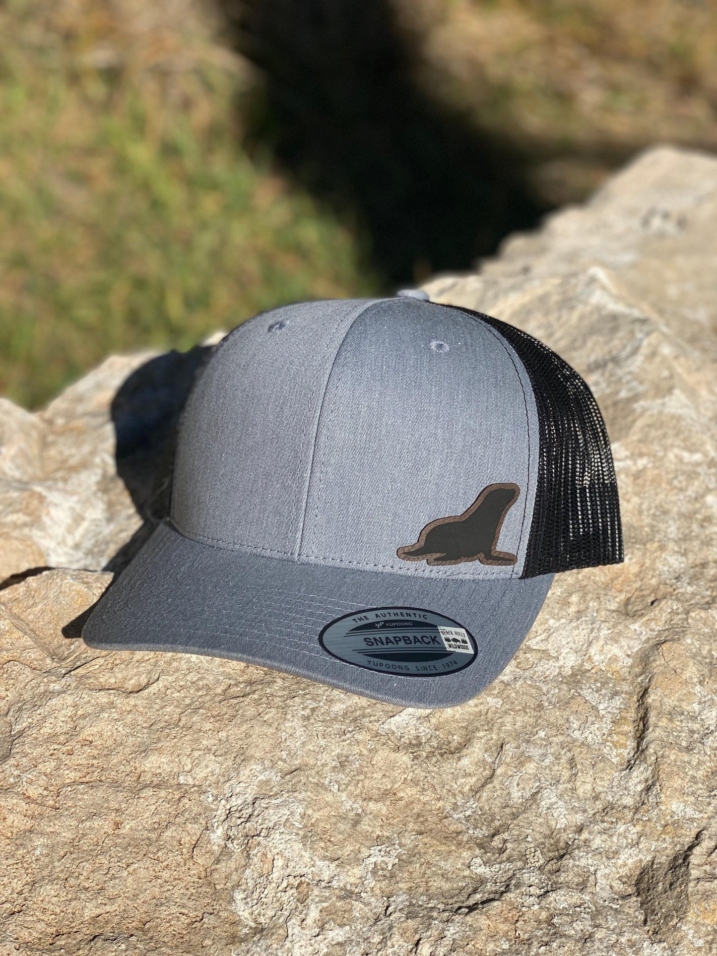 Sea Lion Hat β Snapback Trucker Hat with Patch β Marine Animal Cap β Ocean Wildlife Hat β Gift for Beach Lovers & Animal Enthusiasts