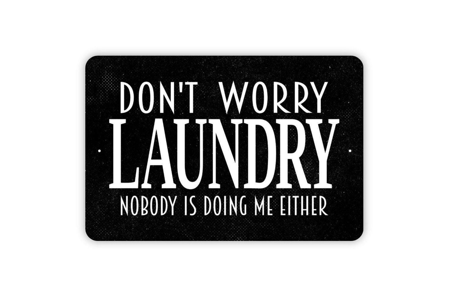 Don’t Worry Laundry Nobody Is Doing Me Either Sign | Funny Laundry Room Wall Sign | Rustic Farmhouse Metal Sign or Vinyl Sticker Home Décor
