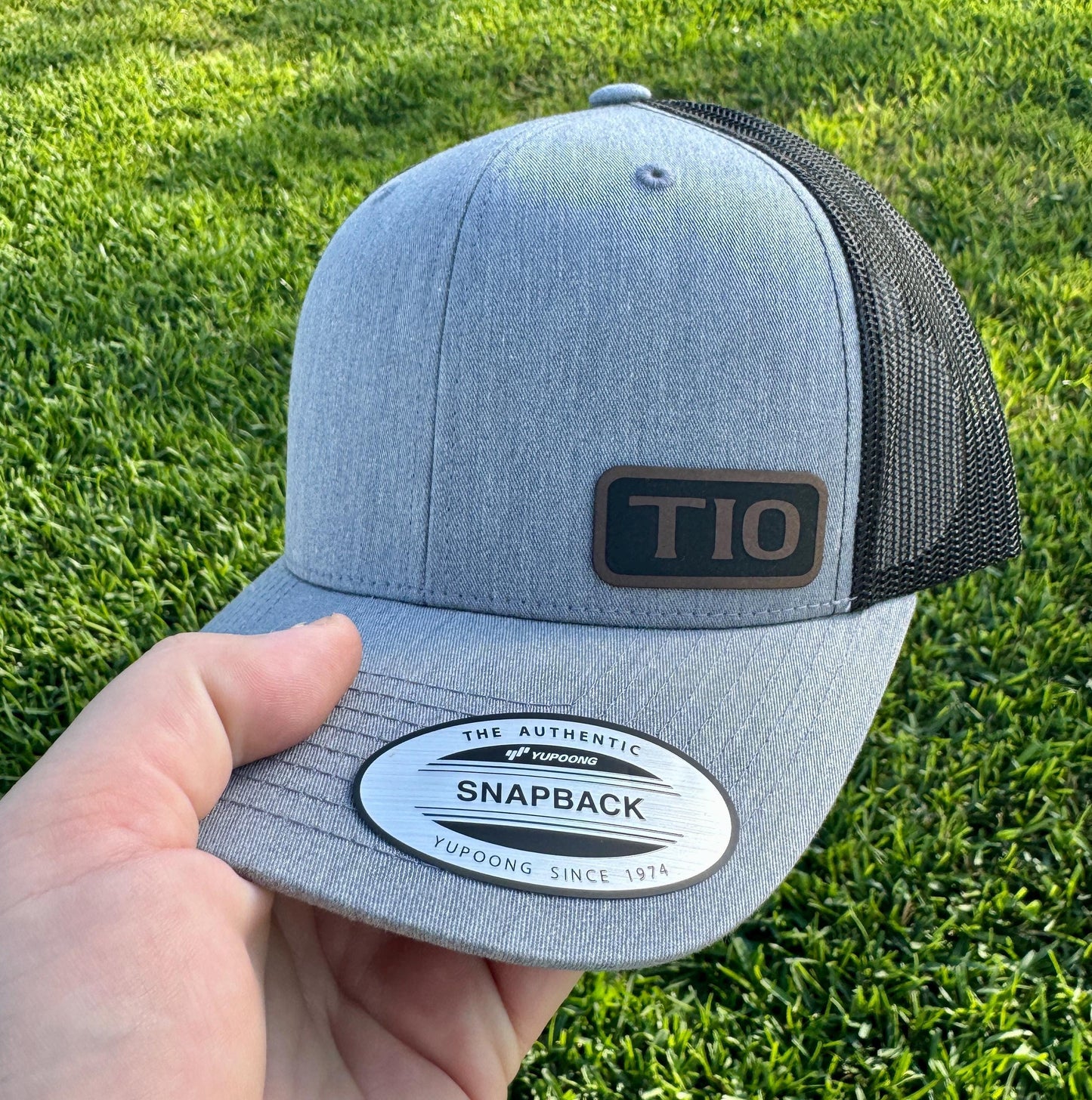 Tio Hat – Snapback Trucker Hat with Leatherette Patch – Gift for Uncle – Spanish Uncle Hat – Latino Family Gift – Cool Tio Cap