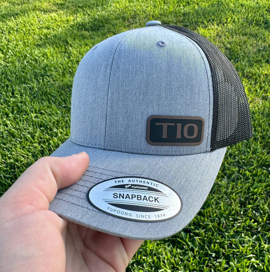 Tio Hat – Snapback Trucker Hat with Leatherette Patch – Gift for Uncle – Spanish Uncle Hat – Latino Family Gift – Cool Tio Cap