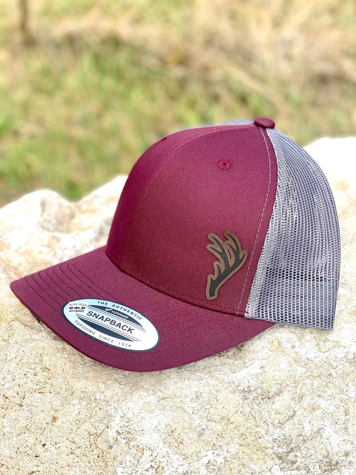 Antler Hat – Rustic Snapback or Trucker Cap for Hunters and Outdoorsmen – Deer Antlers Design Hat for Nature Lovers and Wildlife Enthusiasts