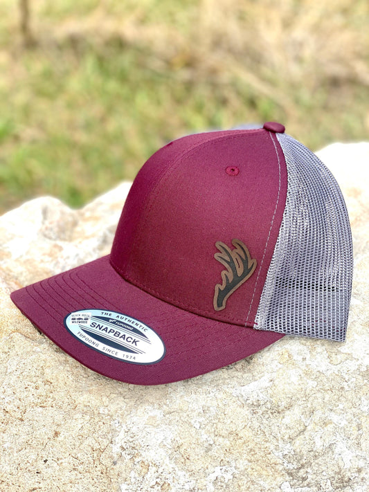 Antler Hat – Rustic Snapback or Trucker Cap for Hunters and Outdoorsmen – Deer Antlers Design Hat for Nature Lovers and Wildlife Enthusiasts