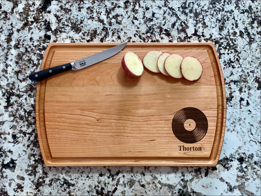Vinyl Record Engraved Cutting Board – Retro Music Lover Gift, Turntable-Inspired Charcuterie Board, Personalized DJ Kitchen Decor