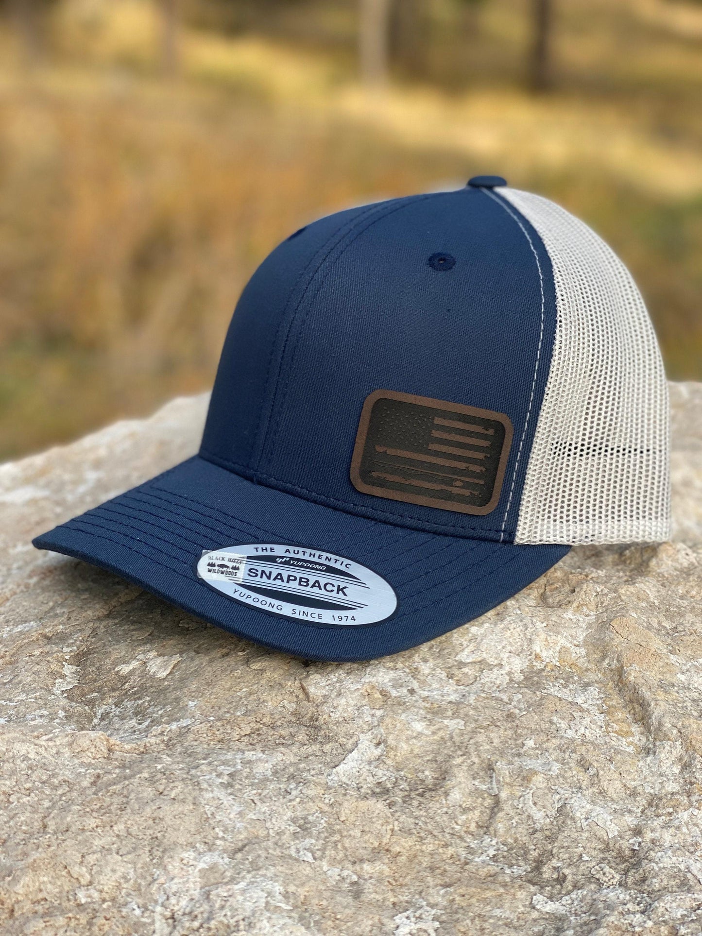 American Flag Fishing Pole Hat – Patriotic Snapback or Trucker Cap for Fishermen – USA Flag & Fishing Gear Hat for Outdoorsmen