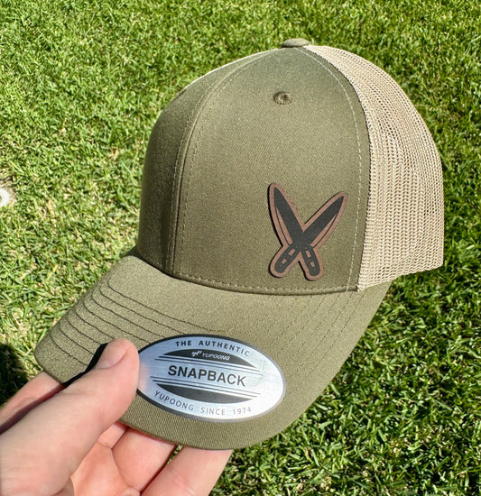 Chef Knives Hat – Trucker or Snapback Cap with Kitchen Knife Design – Culinary Hat for Chefs, Grill Masters & Food Lovers