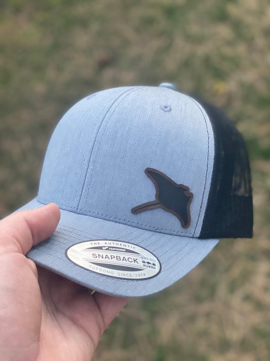 Stingray Hat – Snapback Trucker Hat with Leatherette Patch – Ocean Animal Cap – Marine Life Hat – Gift for Divers, Surfers & Ocean Lovers