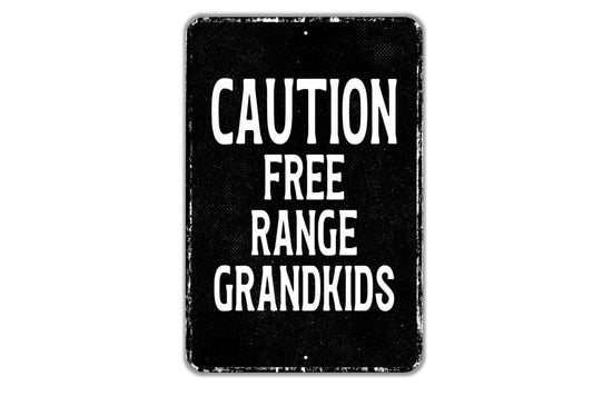 Caution Free Range Grandkids Sign – Funny Metal Yard Sign for Grandma & Grandpa’s House, Rustic Outdoor Grandparent Decor