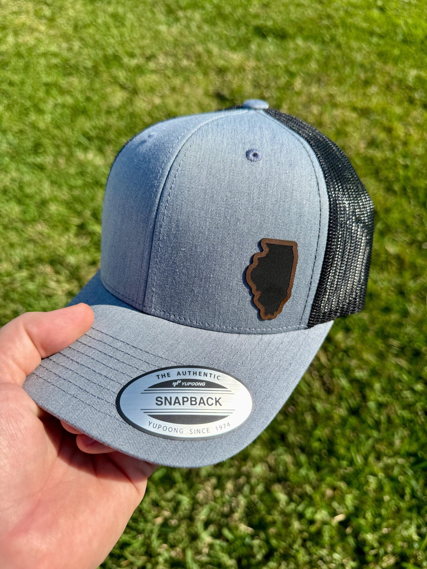 Illinois State Outline Hat Snapback Trucker – Engraved Patch Cap for Illinois Pride, Chicago Gift, Midwest Hometown Style